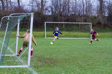 Bild 254 - B-Juniorinnen TSV Gnutz o.W. - SV Henstedt Ulzburg II : Ergebnis: ca. 5:0